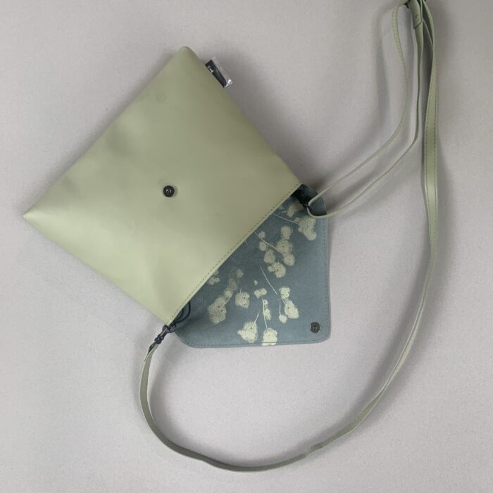 Enveloppe Bag Aloe Green von Tine + Mia mit Innenansicht