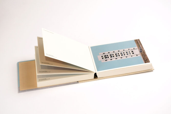 Postkartenbuch 100 Places in Berlin von Seltmann aufgeklappt