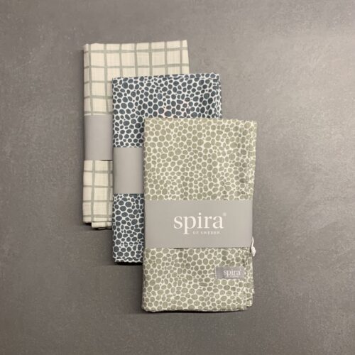 Set von Tischlaeufern in verschiedenen Mustern von Spira