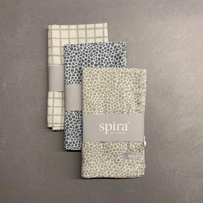 Set von Tischlaeufern in verschiedenen Mustern von Spira