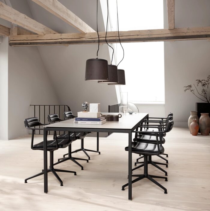Tisch Ceramic von Vipp als Bürotisch