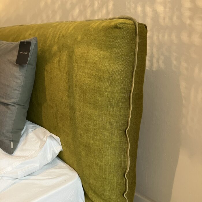 Bett Loll Detail Kopfteil mit Naht
