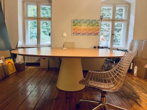 Konferenztisch Reverse Platte Eiche Fuss Kunststoff weiss