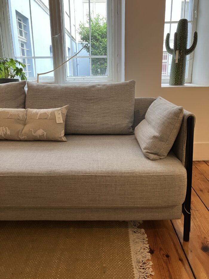 Schlafsofa Madison von Softline Gestell schwarz Bezug Tundra lightgrey Detail