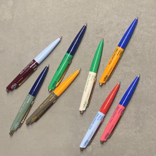 mehrere Mini-Kugelschreiber in verschiedenen Farben von Anterique