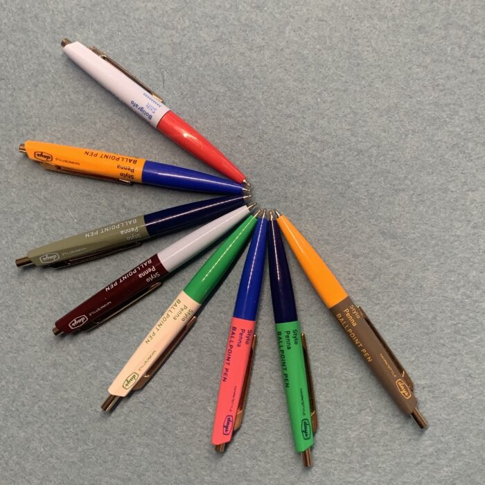 mehrere Mini-Kugelschreiber in verschiedenen Farben von Anterique
