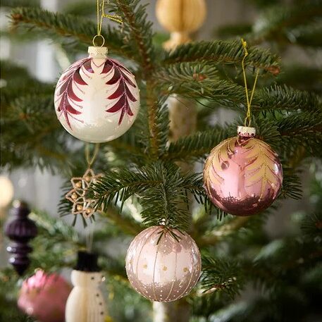 Set aus 4 Weihnachtskugeln mit unterschiedlichem Muster von Bungalow