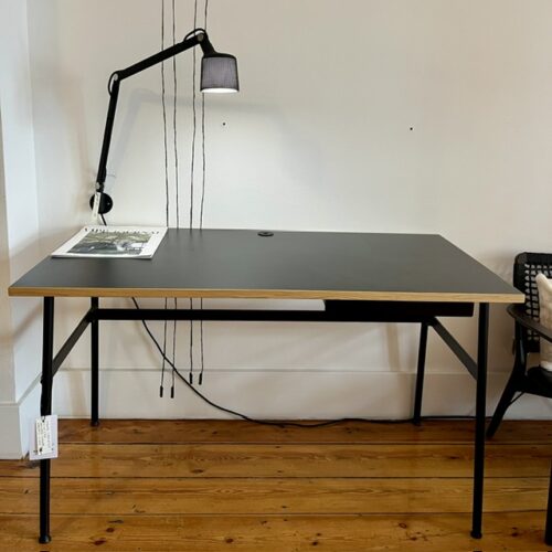 kleiner Schreibtisch von Norman copenhagen schwarz