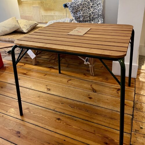 Outdoor Tisch norman copenhagen Gestell grün Platte Holz